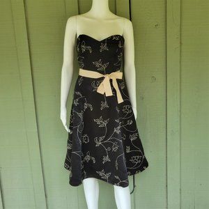 WHITE HOUSE BLACK MARKET Strapless Embroidered Dress 0